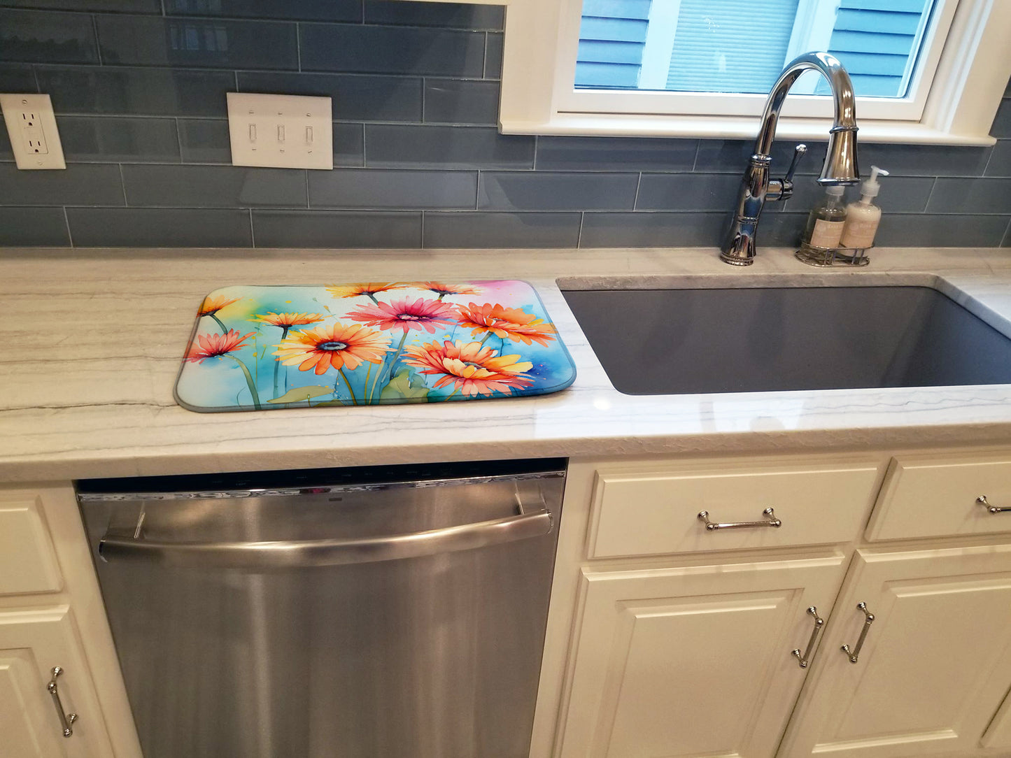 Gerbera Daisies in Watercolor Dish Drying Mat