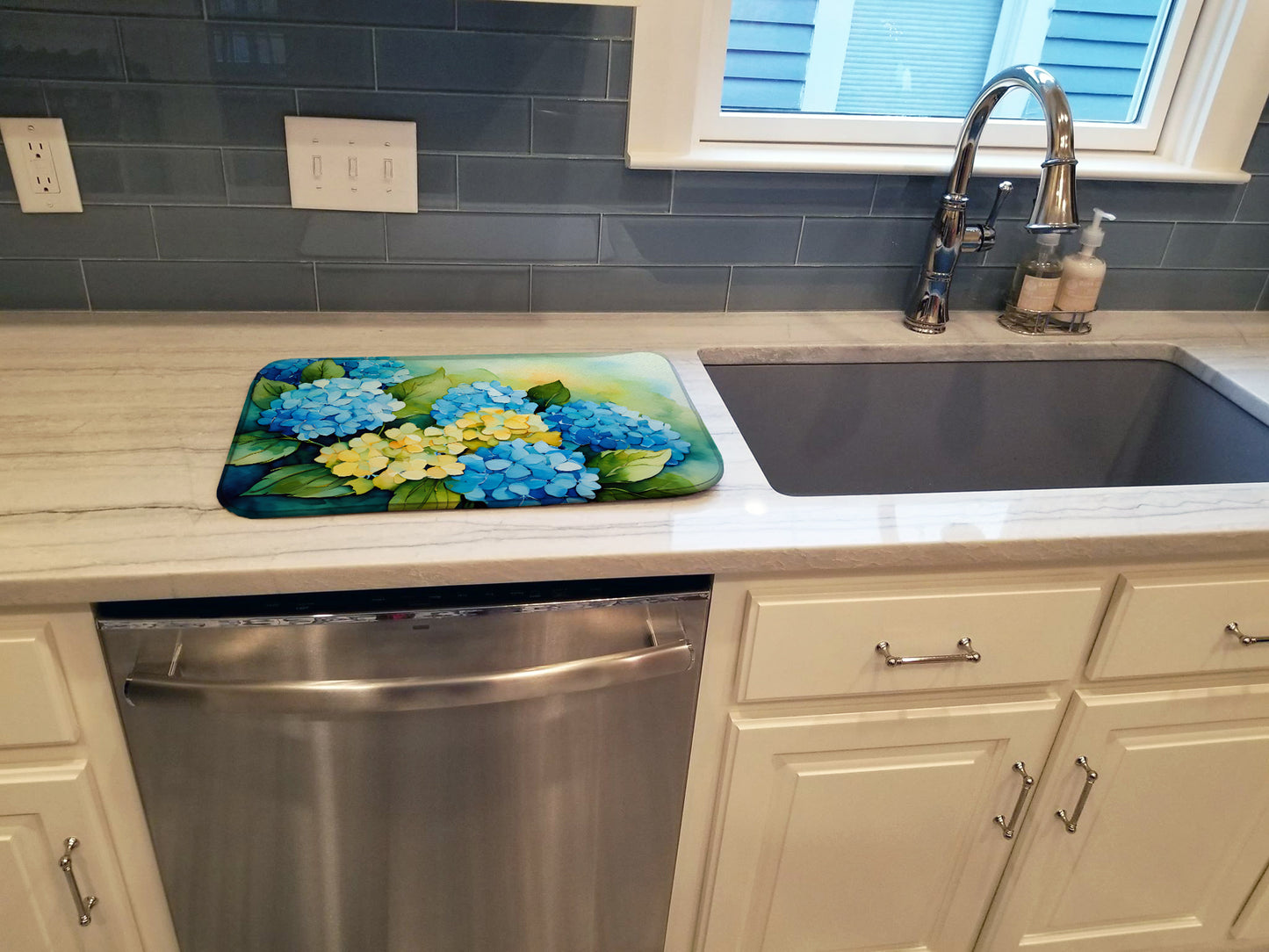 Hydrangeas in Watercolor Dish Drying Mat