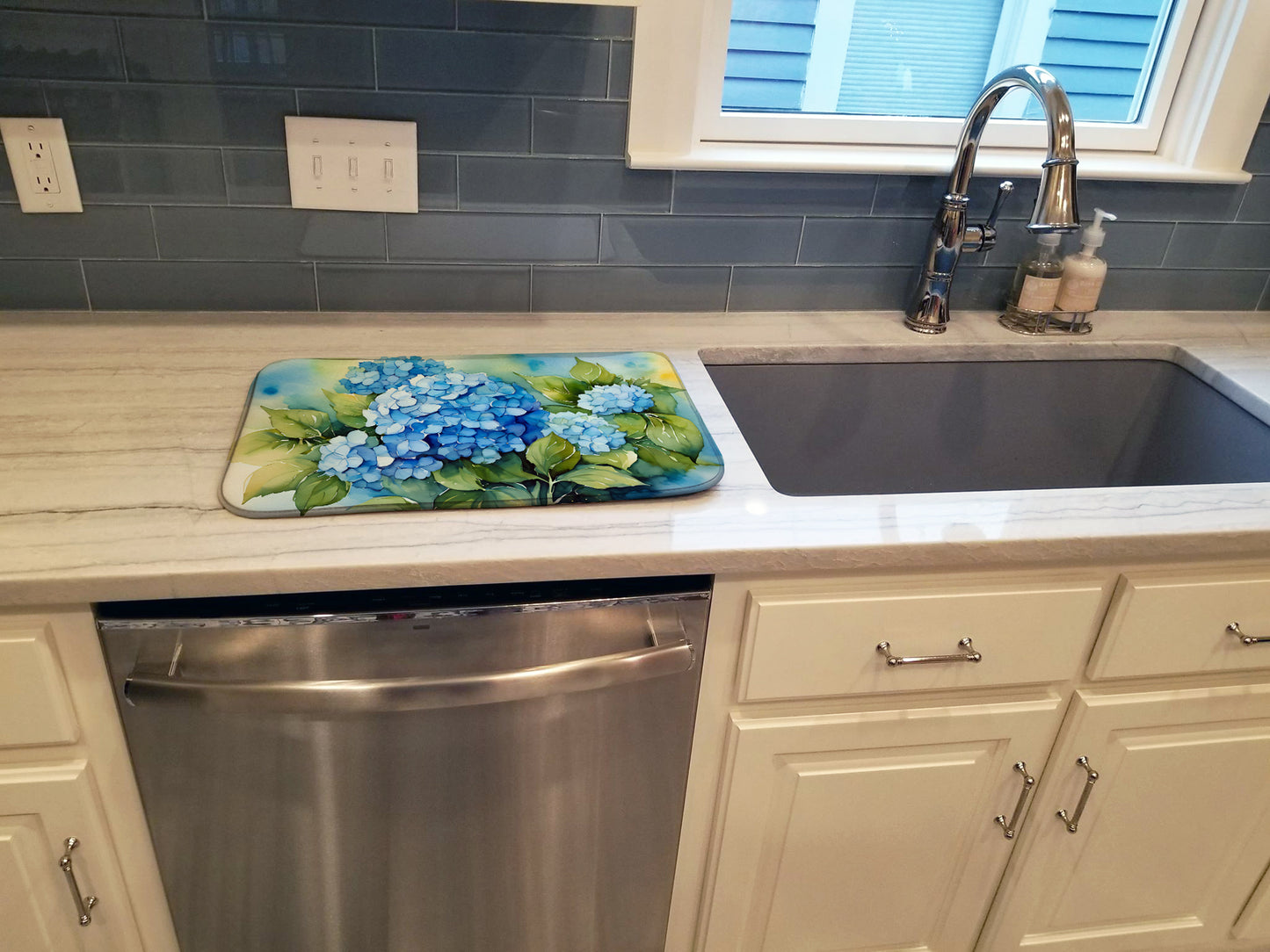 Hydrangeas in Watercolor Dish Drying Mat