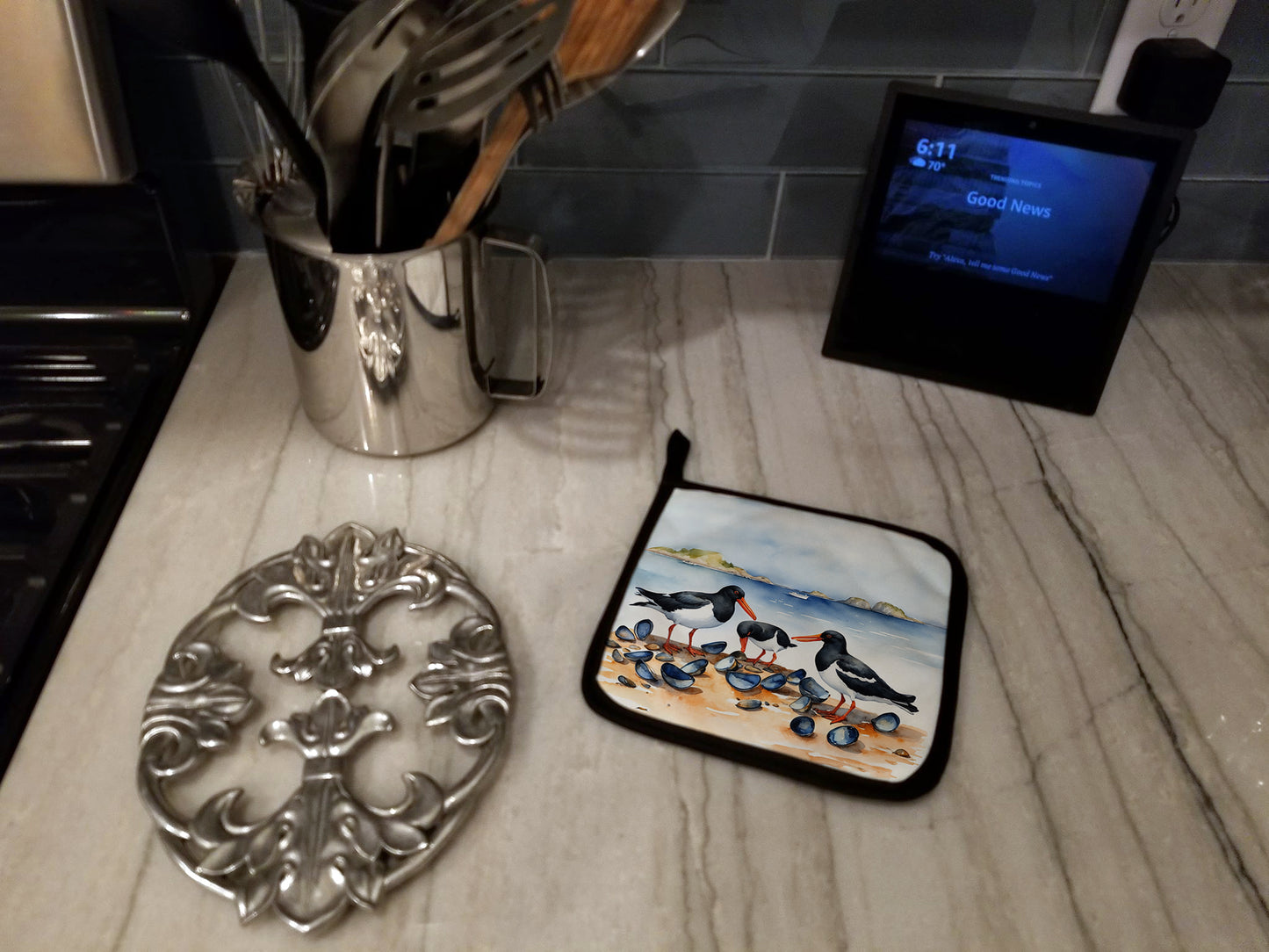 Oystercatchers Feeding Pair of Pot Holders